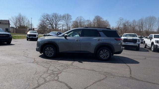 2022 Nissan Pathfinder SV 4WD