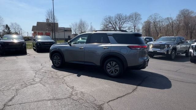 2022 Nissan Pathfinder SV 4WD